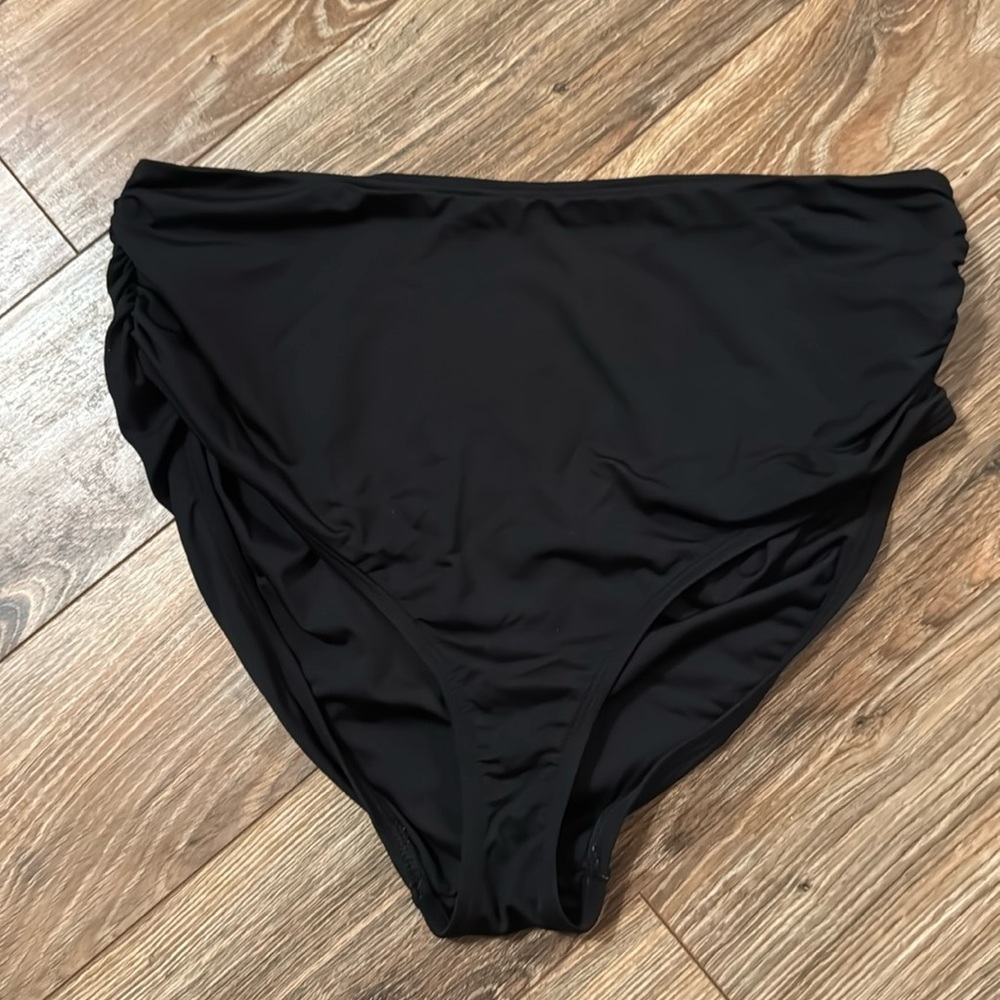 Anne Cole Convertible Swim bottoms in black in size Large